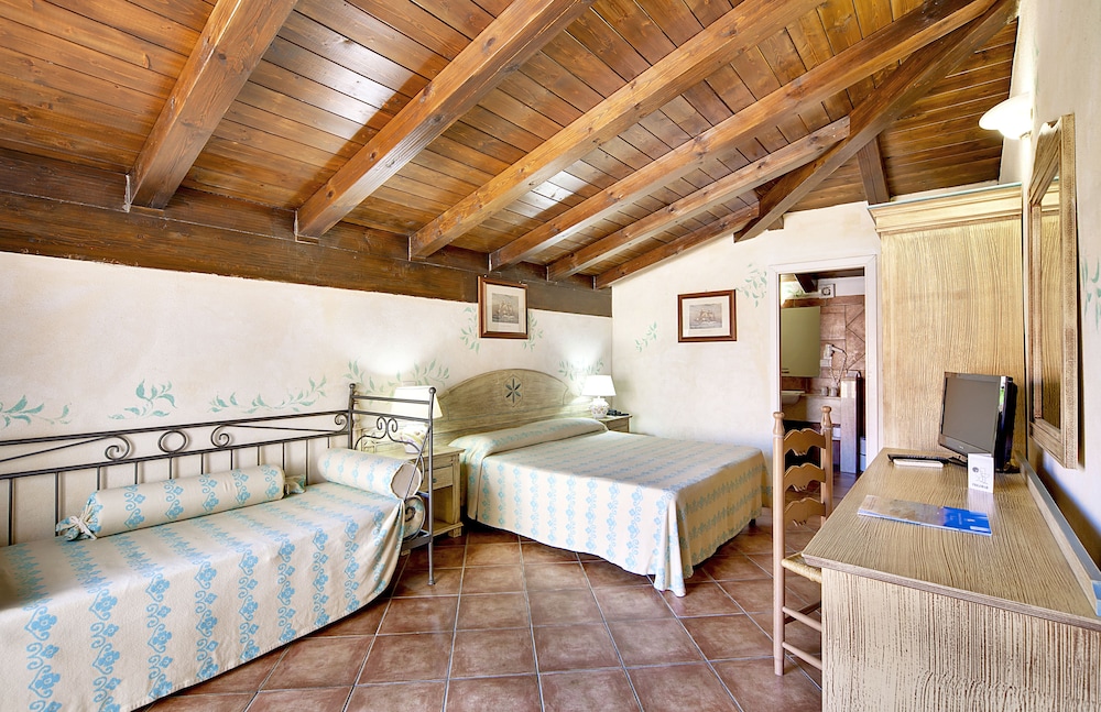 Colonna Beach Hotel Marinella — Hotel rooms in Golfo Aranci, Sardinia