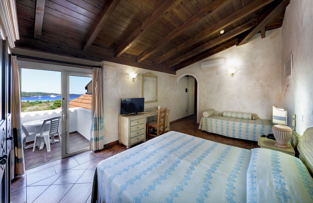 Colonna Beach Hotel Marinella — Hotel rooms in Golfo Aranci, Sardinia
