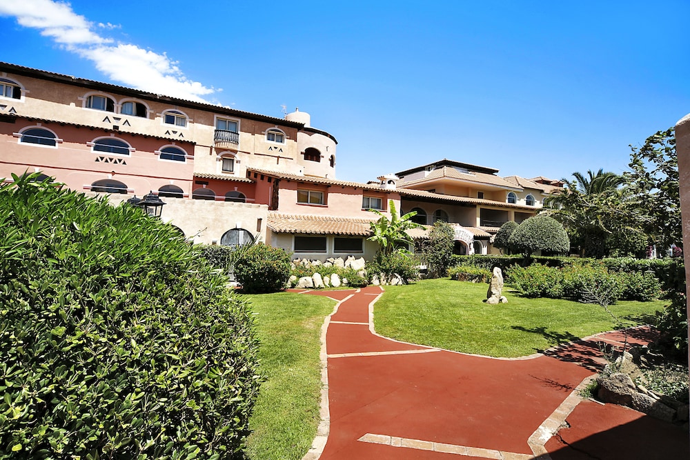 Colonna Beach Hotel Marinella — Hotel building in Golfo Aranci, Sardinia