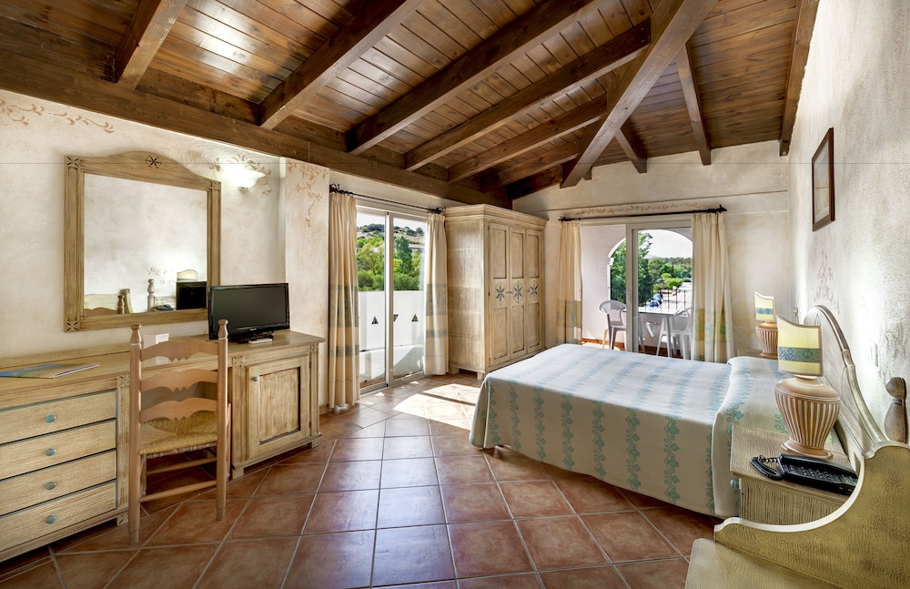Colonna Beach Hotel Marinella — Hotel rooms in Golfo Aranci, Sardinia