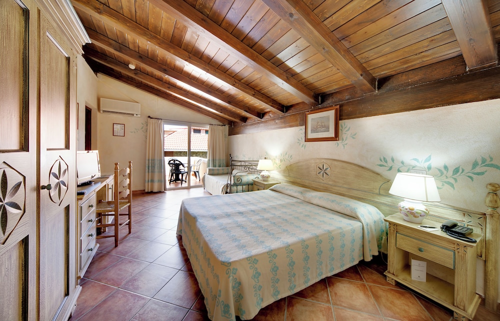 Colonna Beach Hotel Marinella — Hotel rooms in Golfo Aranci, Sardinia