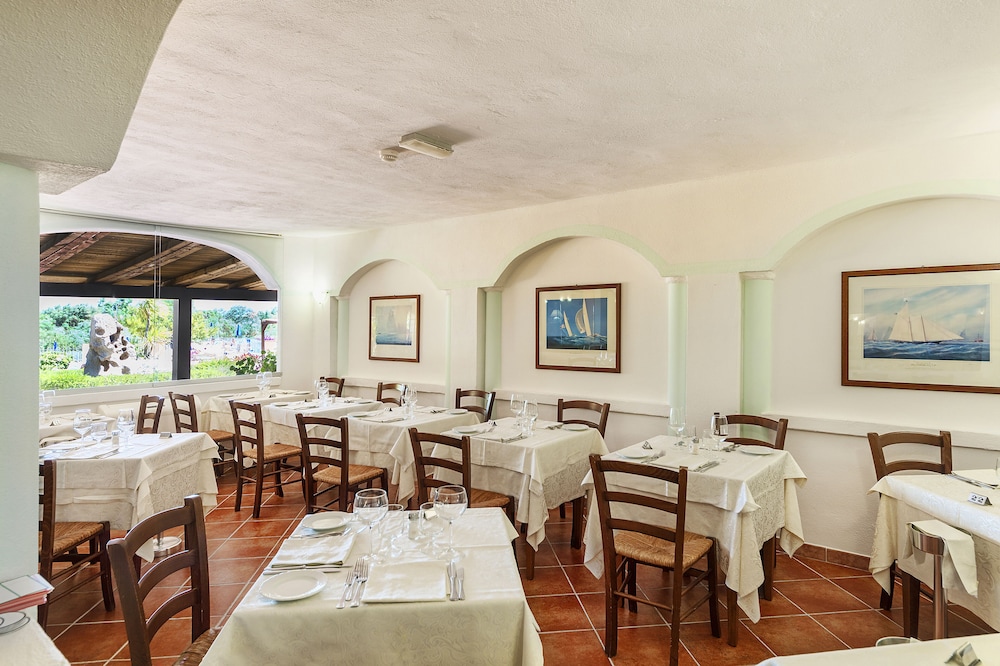 Colonna Beach Hotel Marinella — Restaurant & bars in Golfo Aranci, Sardinia