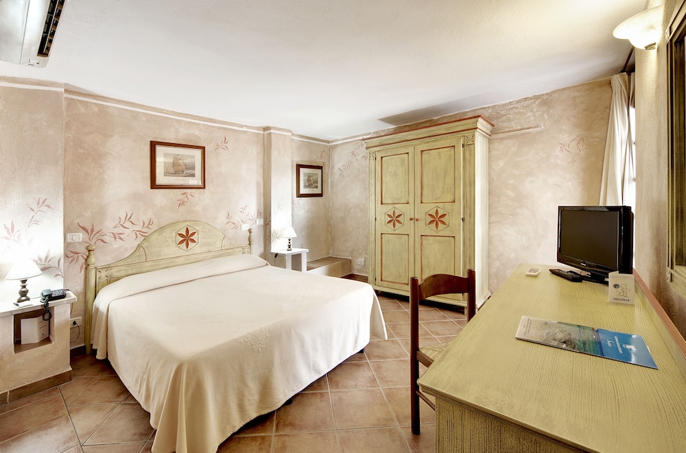 Colonna Beach Hotel Marinella — Hotel rooms in Golfo Aranci, Sardinia