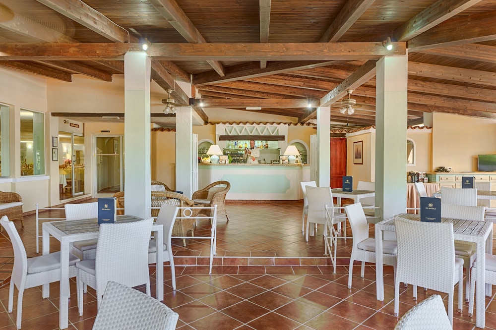Colonna Beach Hotel Marinella — Restaurant & bars in Golfo Aranci, Sardinia