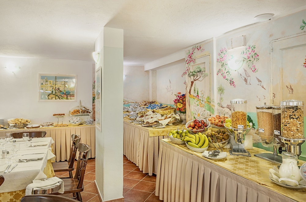 Colonna Beach Hotel Marinella — Restaurant & bars in Golfo Aranci, Sardinia