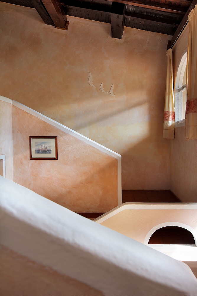 Colonna Beach Hotel Marinella — Hotel building in Golfo Aranci, Sardinia