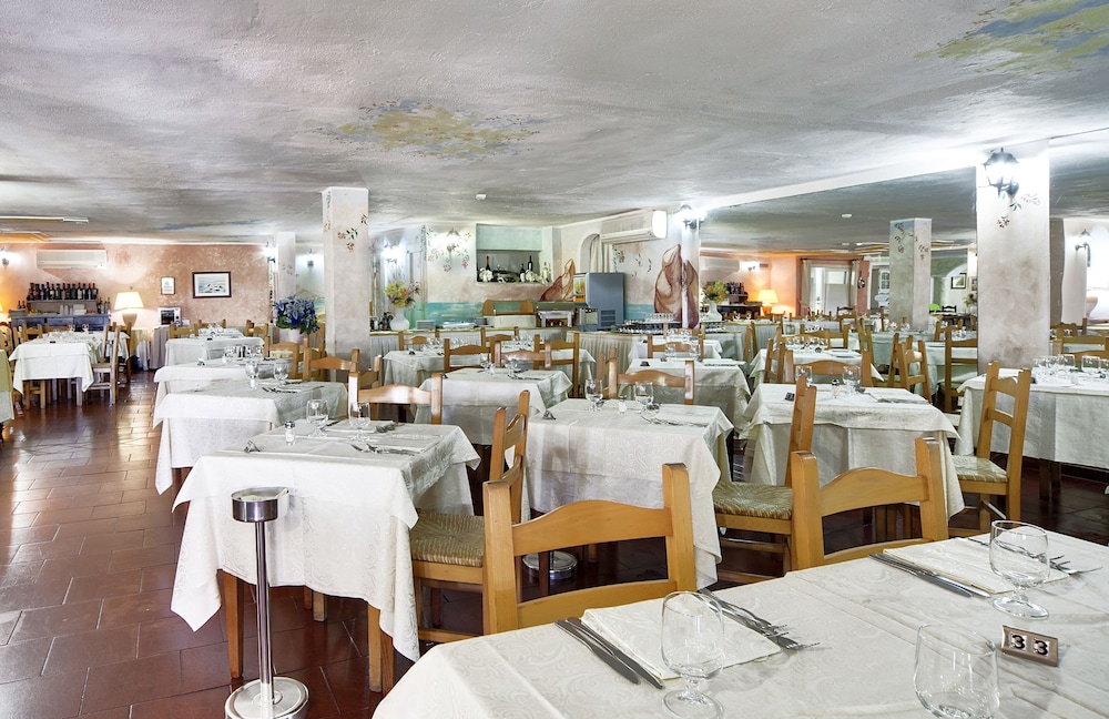 Colonna Beach Hotel Marinella — Restaurant & bars in Golfo Aranci, Sardinia