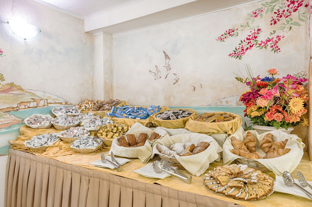Colonna Beach Hotel Marinella — Restaurant & bars in Golfo Aranci, Sardinia