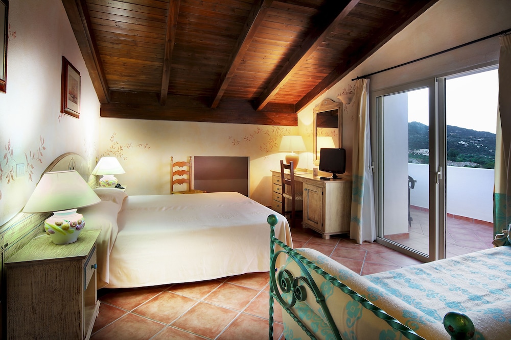Colonna Beach Hotel Marinella — Hotel rooms in Golfo Aranci, Sardinia