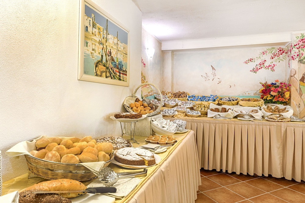 Colonna Beach Hotel Marinella — Restaurant & bars in Golfo Aranci, Sardinia