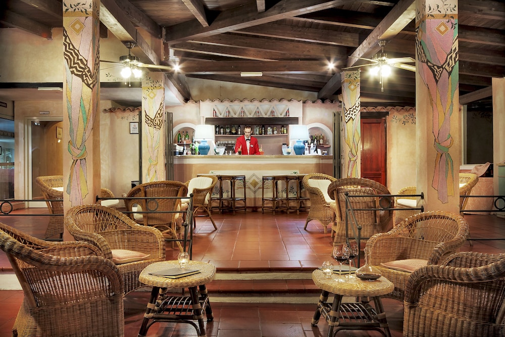 Colonna Beach Hotel Marinella — Restaurant & bars in Golfo Aranci, Sardinia