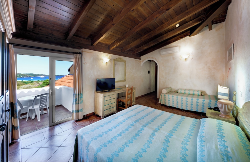 Colonna Beach Hotel Marinella — Hotel rooms in Golfo Aranci, Sardinia