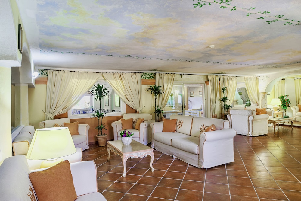 Colonna Beach Hotel Marinella — Hotel building in Golfo Aranci, Sardinia