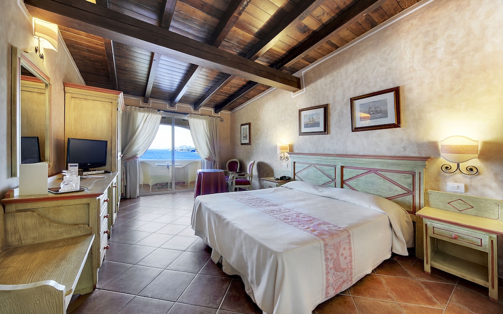 COLONNA RESORT, a Colonna Luxury Beach Hotel, Porto Cervo — Hotel rooms in Arzachena, Sardinia