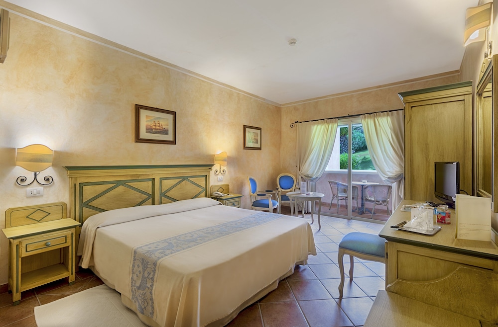 COLONNA RESORT, a Colonna Luxury Beach Hotel, Porto Cervo — Hotel rooms in Arzachena, Sardinia