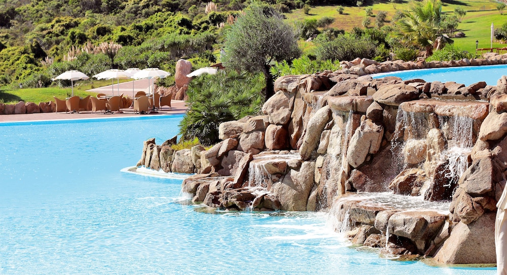 COLONNA RESORT, a Colonna Luxury Beach Hotel, Porto Cervo — Swimming pool in Arzachena, Sardinia