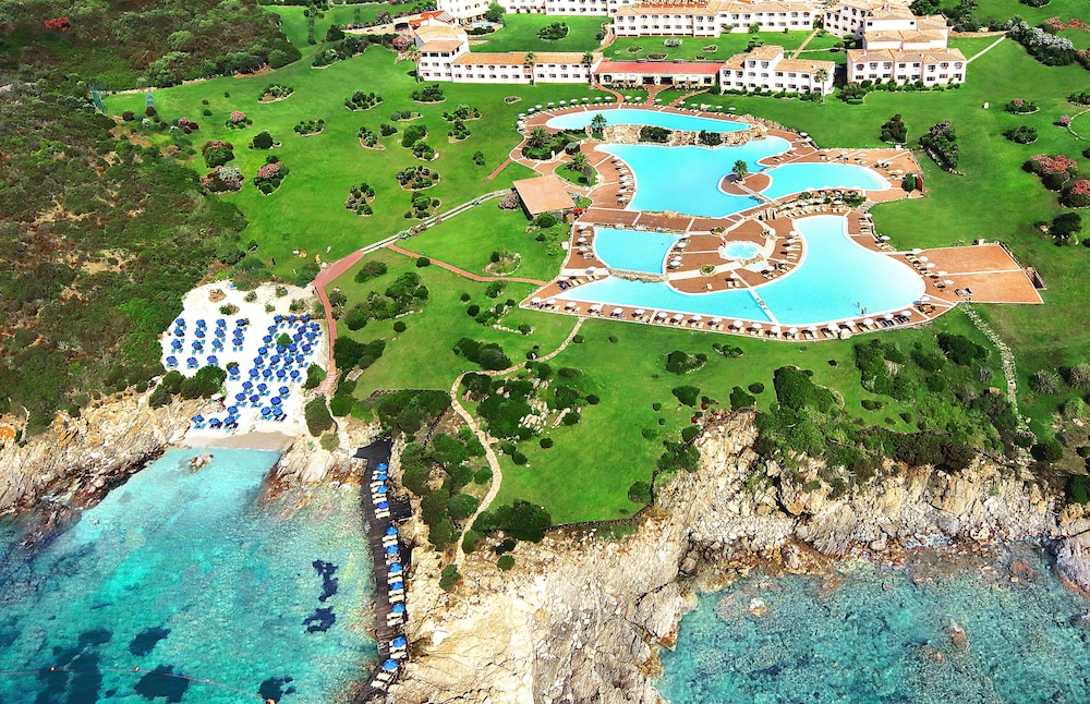 COLONNA RESORT, a Colonna Luxury Beach Hotel, Porto Cervo — Swimming pool in Arzachena, Sardinia