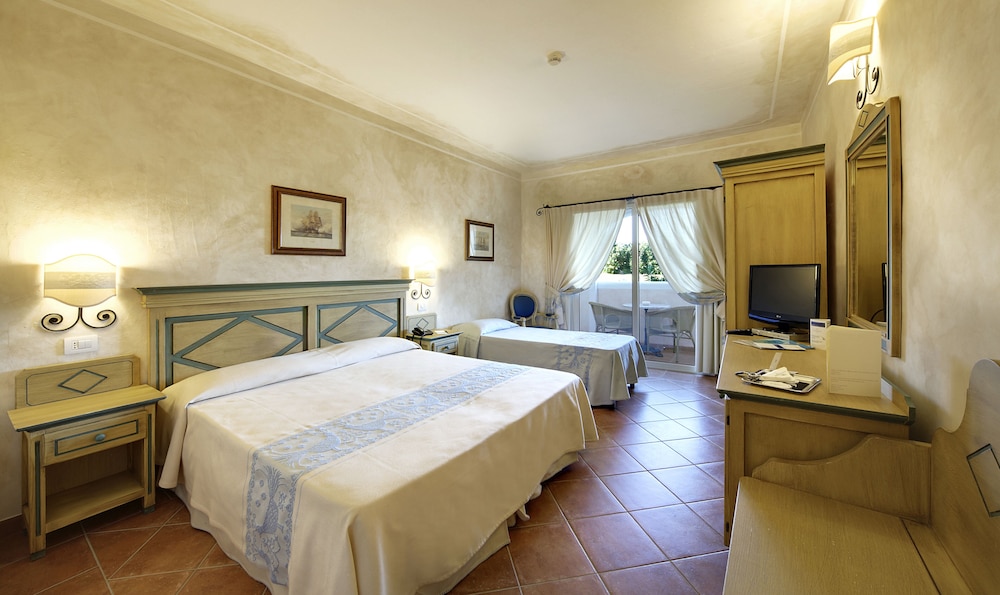 COLONNA RESORT, a Colonna Luxury Beach Hotel, Porto Cervo — Hotel rooms in Arzachena, Sardinia