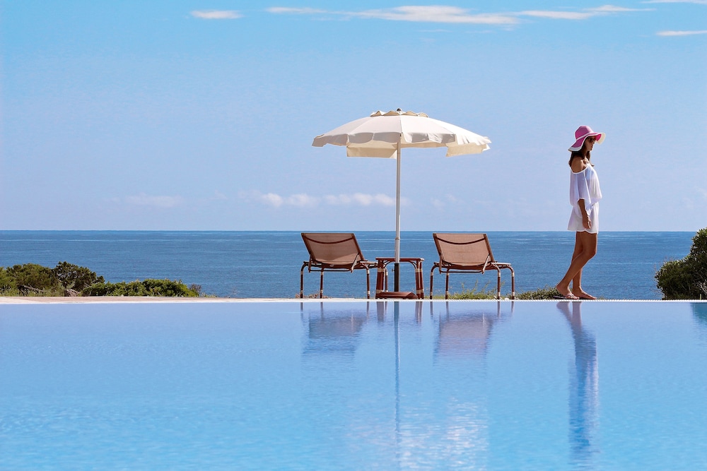 COLONNA RESORT, a Colonna Luxury Beach Hotel, Porto Cervo — Swimming pool in Arzachena, Sardinia