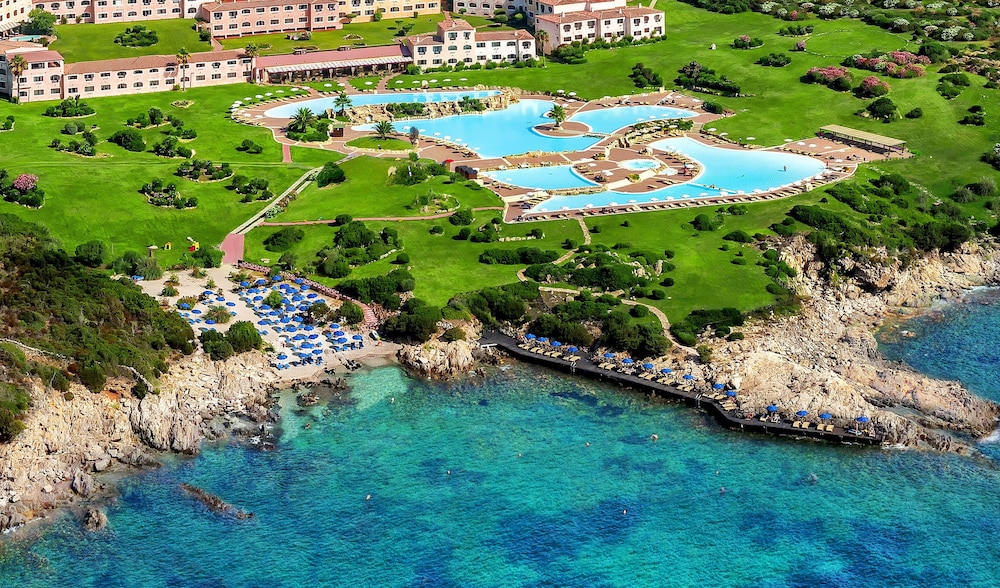 COLONNA RESORT, a Colonna Luxury Beach Hotel, Porto Cervo — Swimming pool in Arzachena, Sardinia