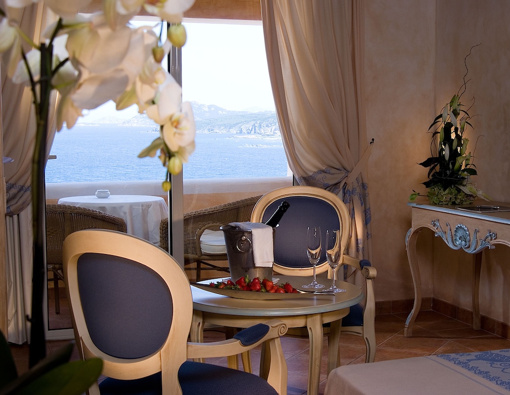COLONNA RESORT, a Colonna Luxury Beach Hotel, Porto Cervo — Hotel rooms in Arzachena, Sardinia