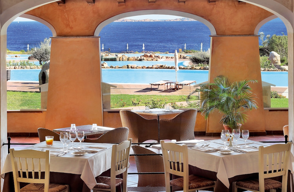COLONNA RESORT, a Colonna Luxury Beach Hotel, Porto Cervo — Restaurant & bars in Arzachena, Sardinia
