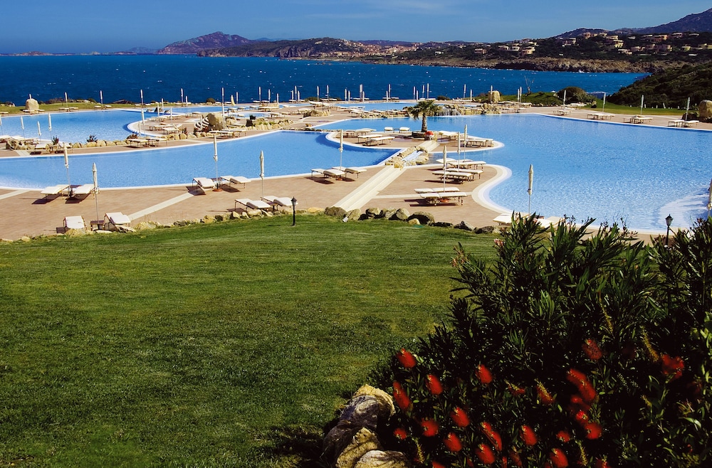 COLONNA RESORT, a Colonna Luxury Beach Hotel, Porto Cervo — Swimming pool in Arzachena, Sardinia