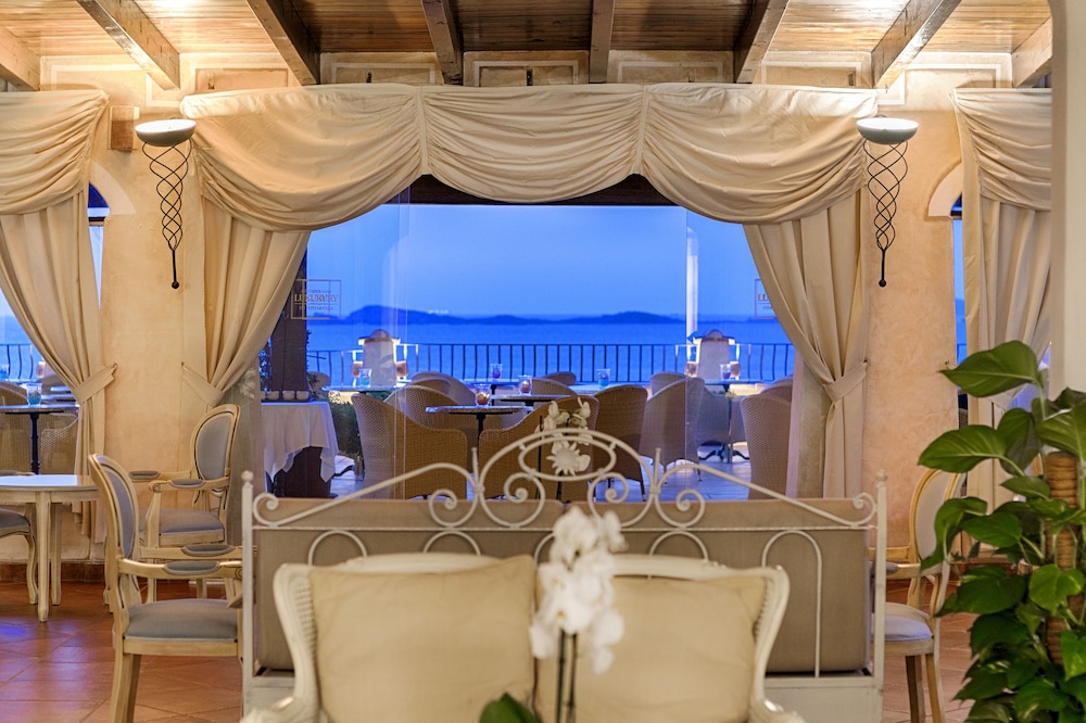COLONNA RESORT, a Colonna Luxury Beach Hotel, Porto Cervo — Restaurant & bars in Arzachena, Sardinia