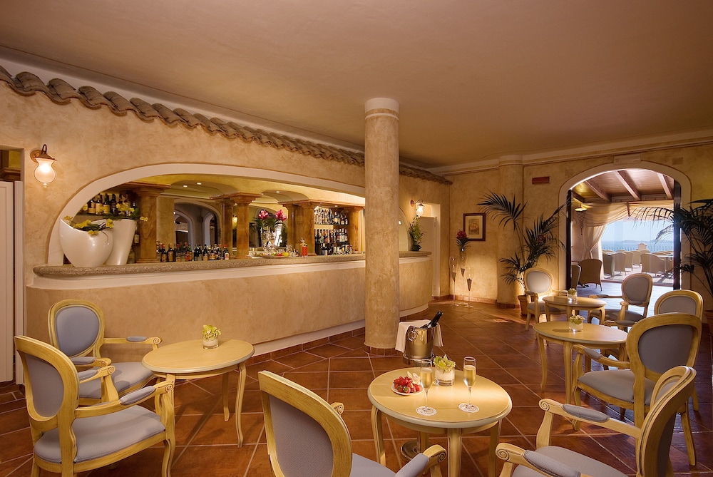 COLONNA RESORT, a Colonna Luxury Beach Hotel, Porto Cervo — Restaurant & bars in Arzachena, Sardinia