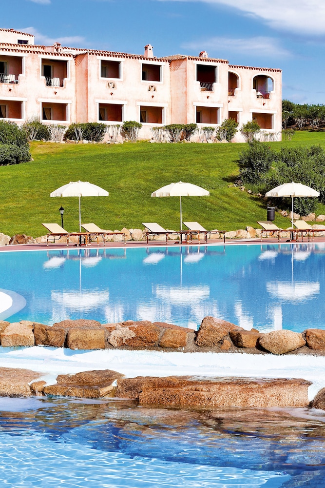 COLONNA RESORT, a Colonna Luxury Beach Hotel, Porto Cervo — Swimming pool in Arzachena, Sardinia