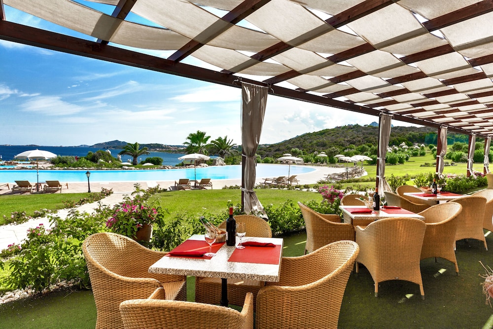 COLONNA RESORT, a Colonna Luxury Beach Hotel, Porto Cervo — Restaurant & bars in Arzachena, Sardinia
