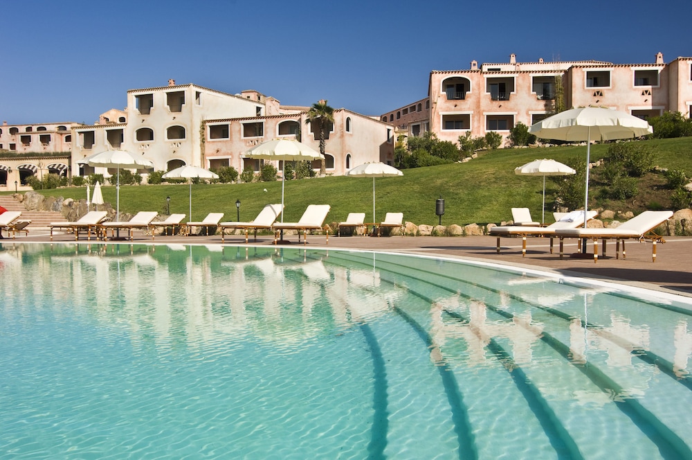 COLONNA RESORT, a Colonna Luxury Beach Hotel, Porto Cervo — Swimming pool in Arzachena, Sardinia