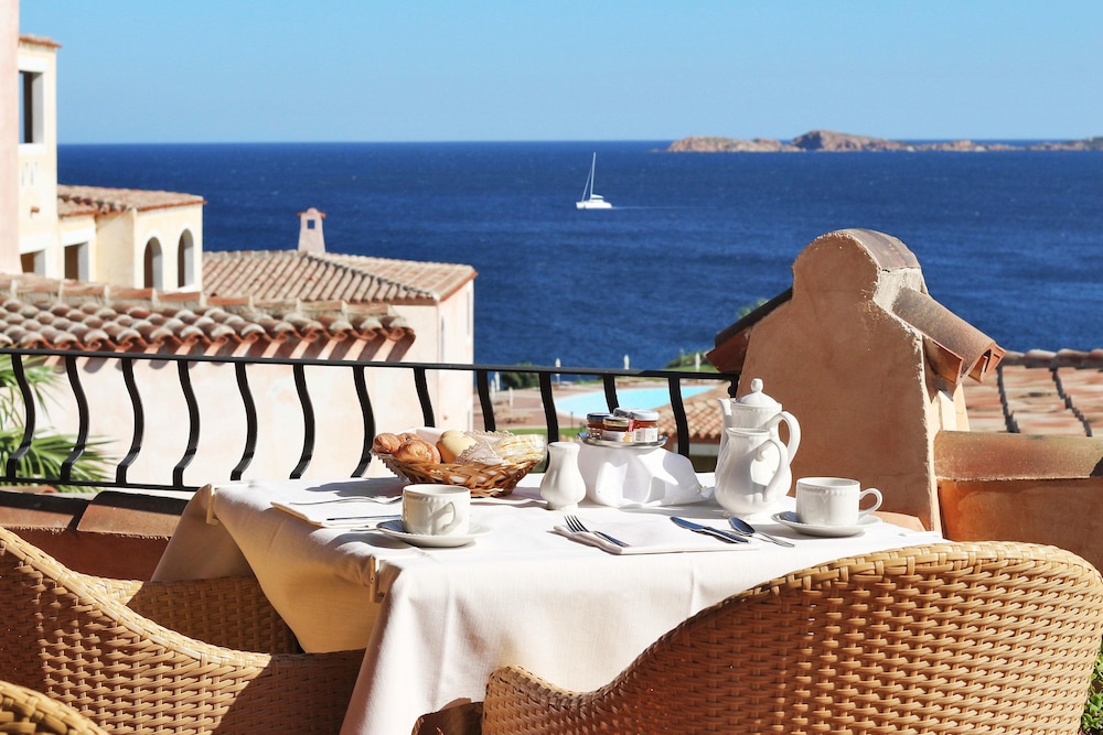 COLONNA RESORT, a Colonna Luxury Beach Hotel, Porto Cervo — Restaurant & bars in Arzachena, Sardinia