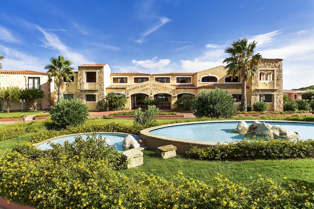 COLONNA RESORT, a Colonna Luxury Beach Hotel, Porto Cervo — Hotel building in Arzachena, Sardinia