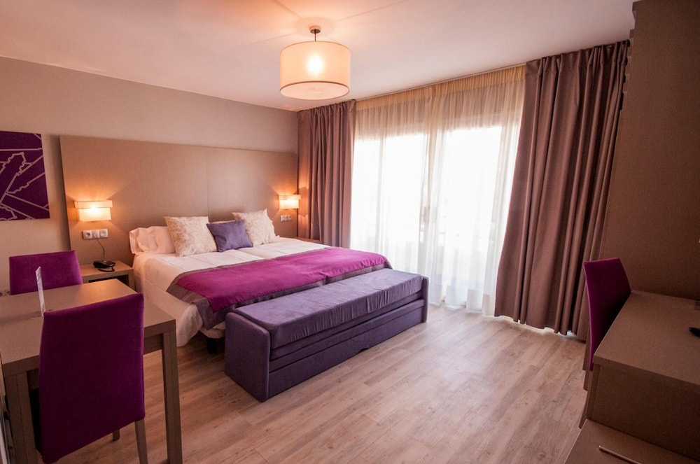 Hotel El Faro Marbella — Hotel rooms in Marbella, Andalusia