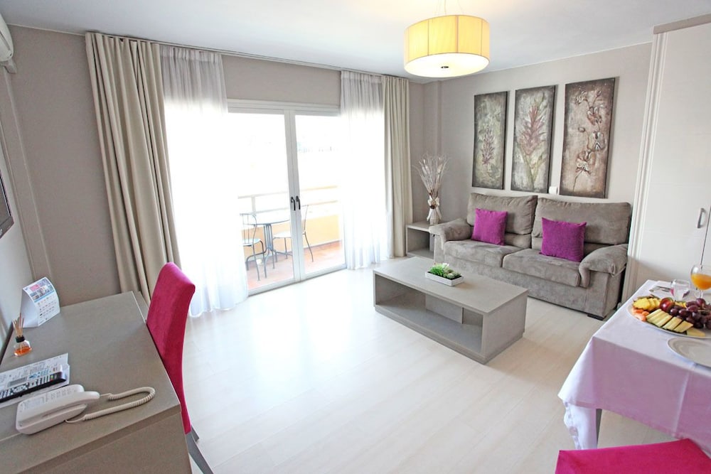 Hotel El Faro Marbella — Hotel rooms in Marbella, Andalusia