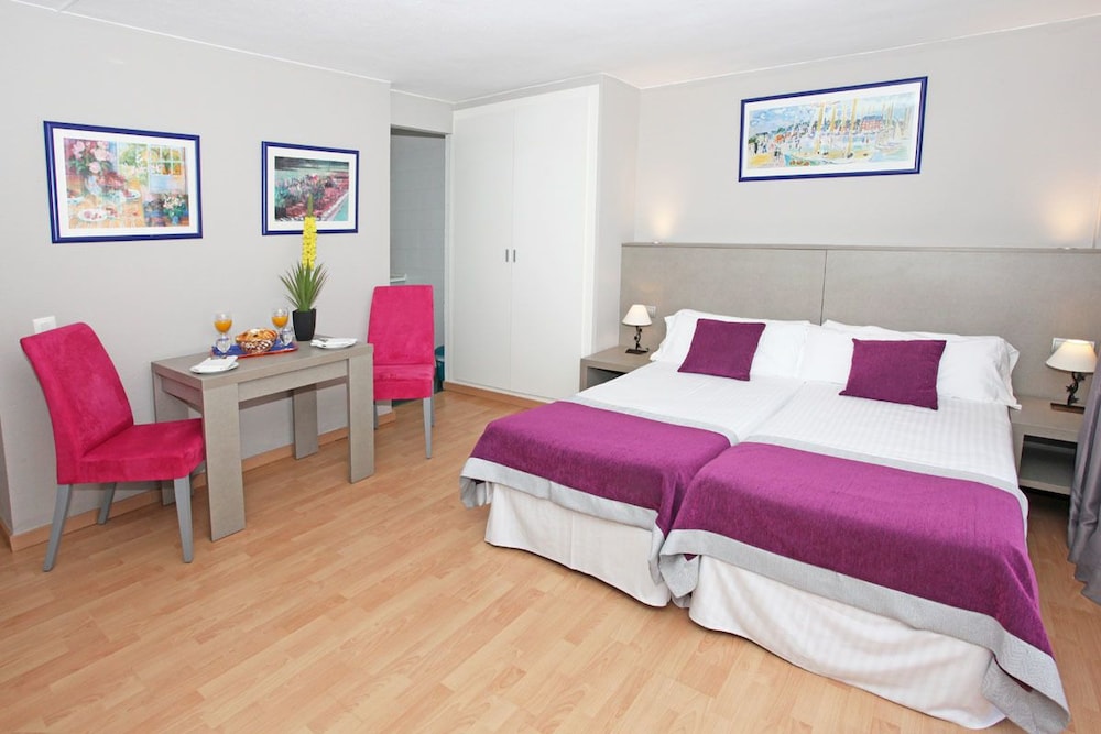 Hotel El Faro Marbella — Hotel rooms in Marbella, Andalusia