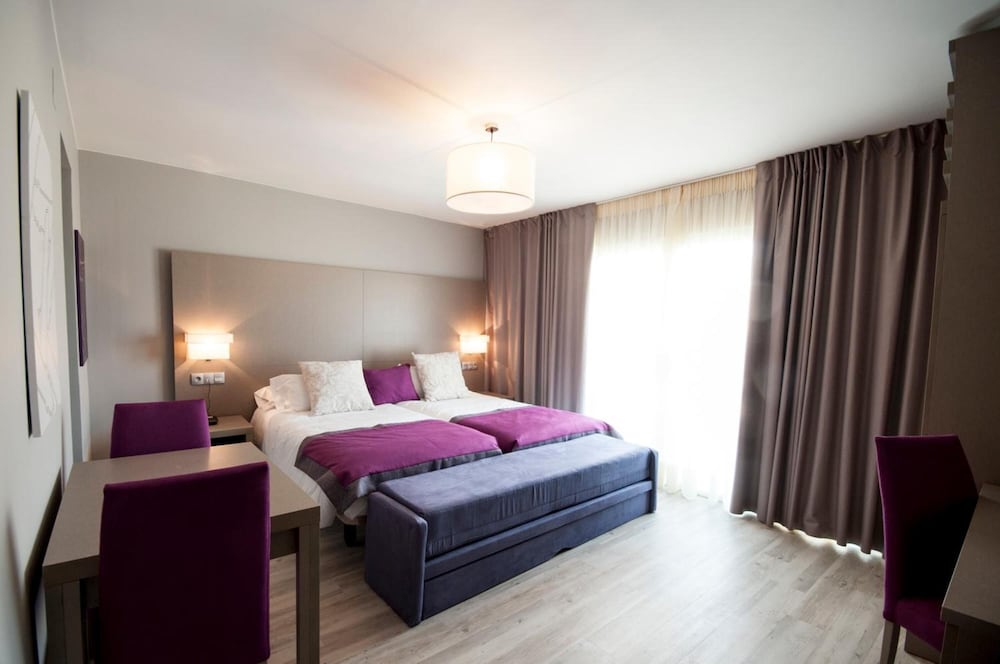 Hotel El Faro Marbella — Hotel rooms in Marbella, Andalusia