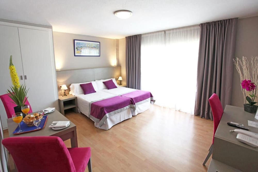 Hotel El Faro Marbella — Hotel rooms in Marbella, Andalusia