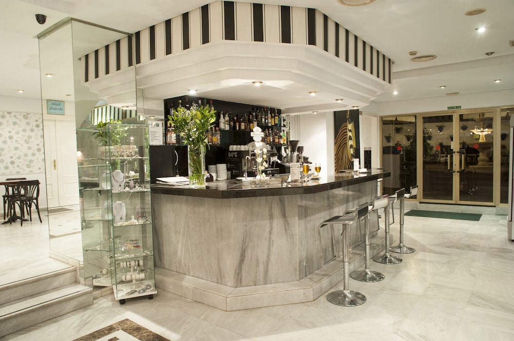 Hotel El Faro Marbella — Restaurant & bars in Marbella, Andalusia