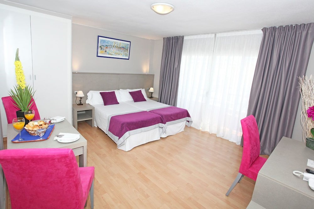 Hotel El Faro Marbella — Hotel rooms in Marbella, Andalusia