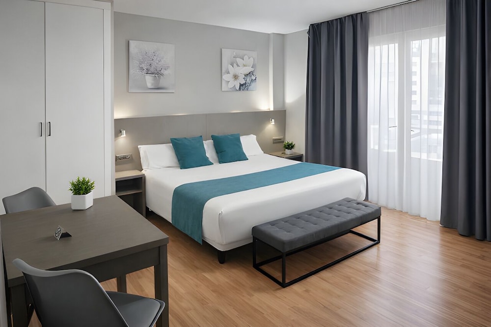 Hotel El Faro Marbella — Hotel rooms in Marbella, Andalusia