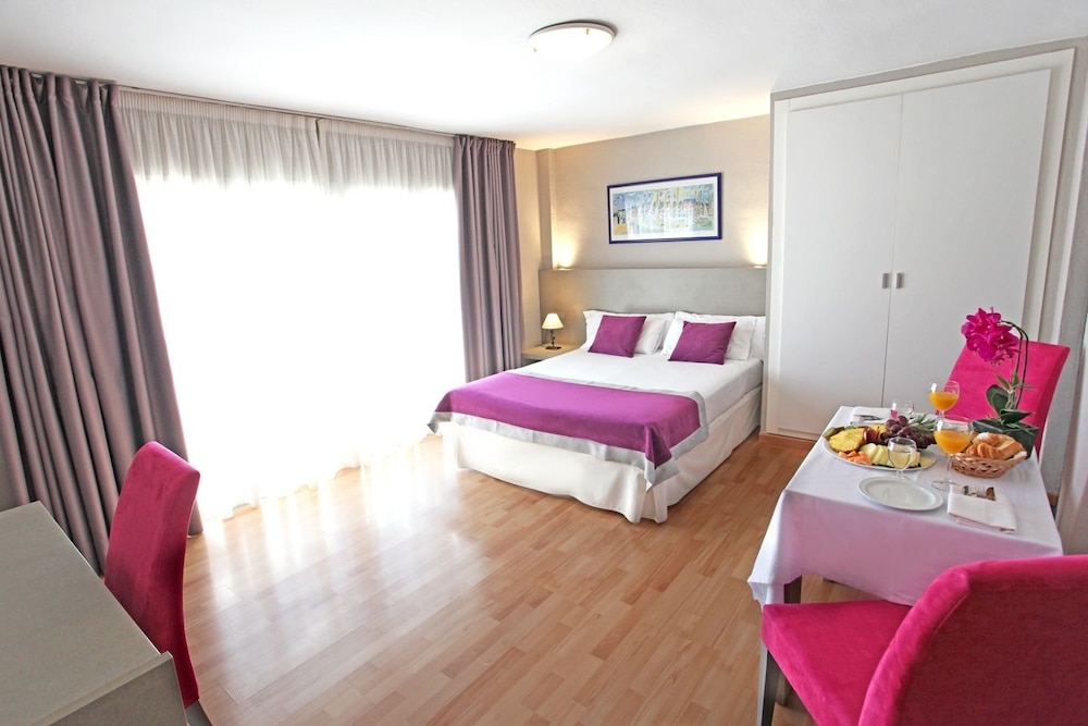 Hotel El Faro Marbella — Hotel rooms in Marbella, Andalusia