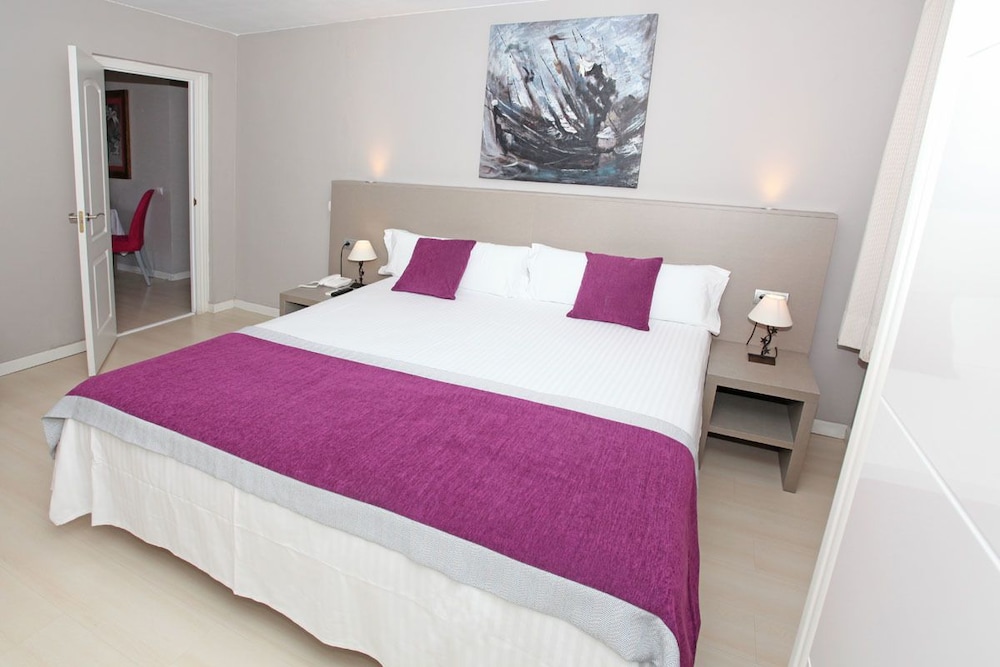 Hotel El Faro Marbella — Hotel rooms in Marbella, Andalusia