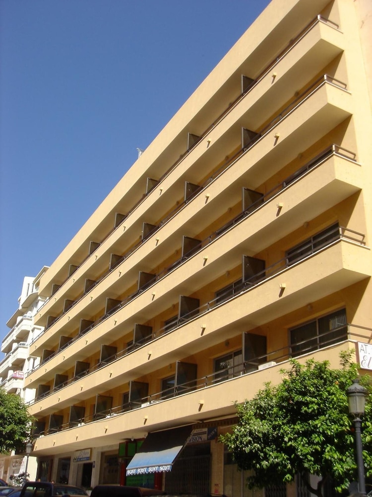 Hotel El Faro Marbella — Hotel building in Marbella, Andalusia