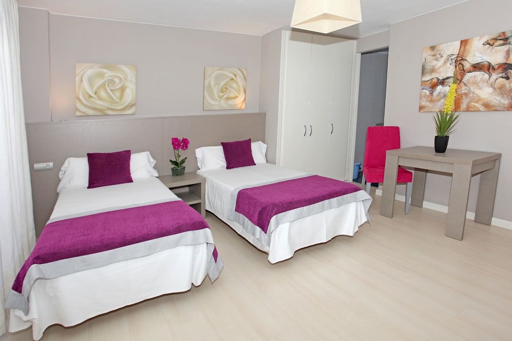 Hotel El Faro Marbella — Hotel rooms in Marbella, Andalusia