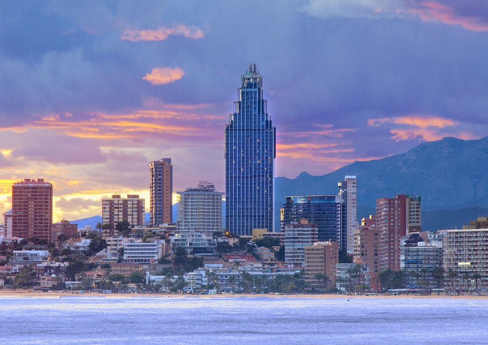 Gran Hotel Bali — Hotel building in Benidorm, Valencian Community