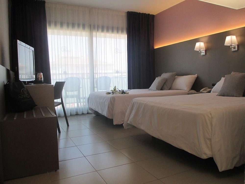 Hotel Fenals Garden — Hotel rooms in Lloret de Mar, Catalonia