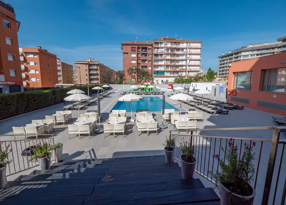 Hotel Fenals Garden — Swimming pool in Lloret de Mar, Catalonia
