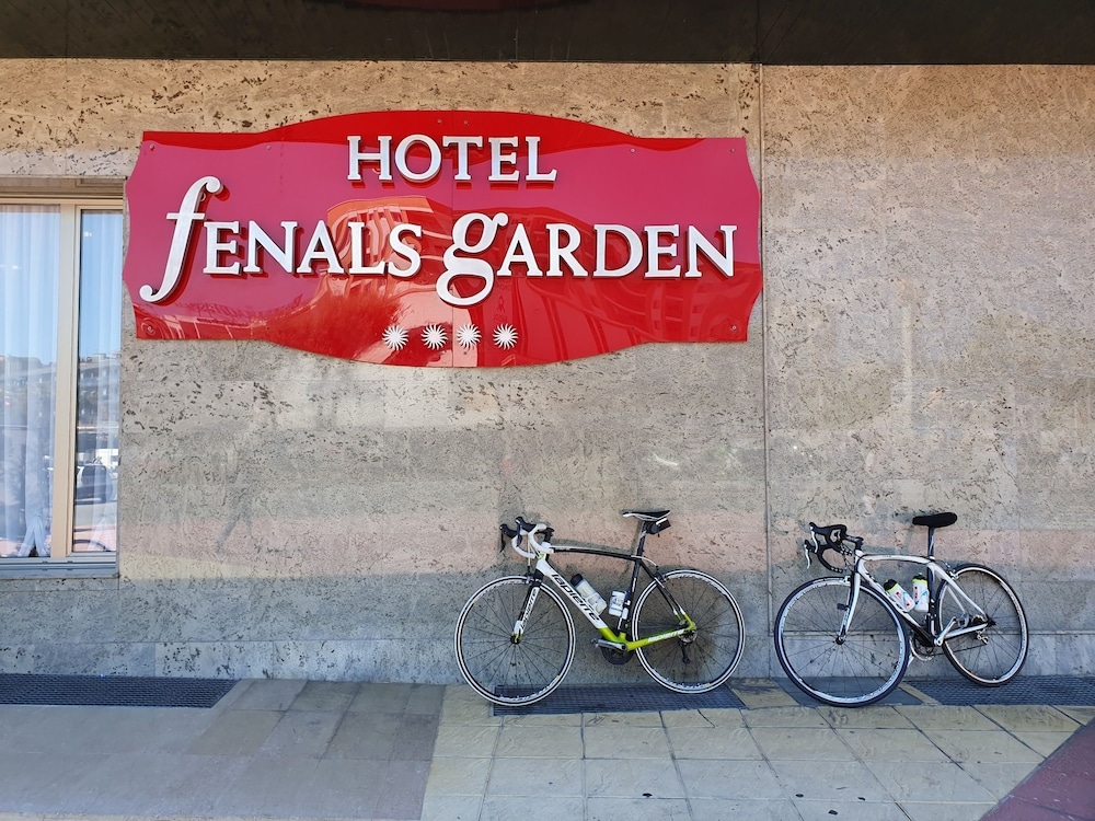 Hotel Fenals Garden — Hotel building in Lloret de Mar, Catalonia